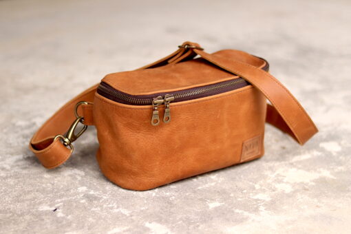 nava-apparel-moon-bag-tan-leather