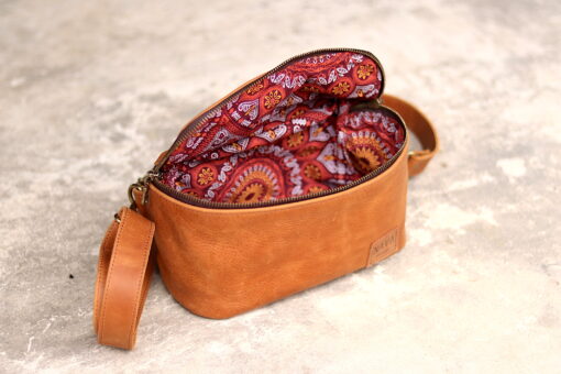 nava-apparel-moon-bag-tan-leather