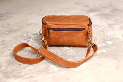 nava-apparel-moon-bag-tan-leather