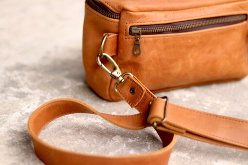 nava-apparel-moon-bag-tan-leather
