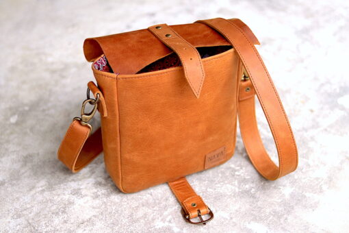nava-apparel-postman-bag-tan-leather