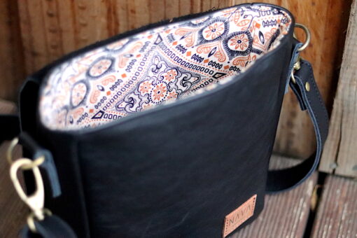 nava-apparel-postman-bag-black-leather