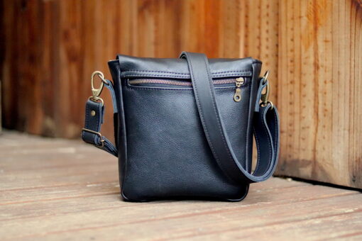 nava-apparel-postman-bag-black-leather