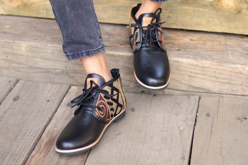 nava-apparel-womens-veldskoen-khoisan-black-leather-tribal-pattern-desert-shoe-khoisan-collection