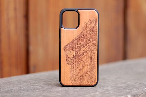 Wooden Phone Cover Lion Engraved iPhone 12