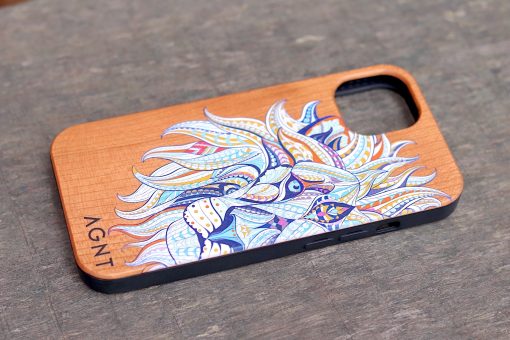 Wooden Phone Cover Lion Art iPhone 13 Side