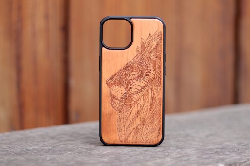 Wooden Phone Cover Lion Engraved iPhone 14