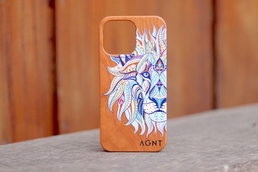 Wooden Phone Cover Lion Art iPhone 14 Pro Max