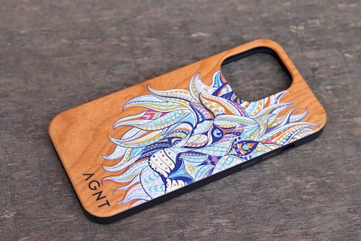 Wooden Phone Cover Lion Art iPhone 14 Pro Max Side