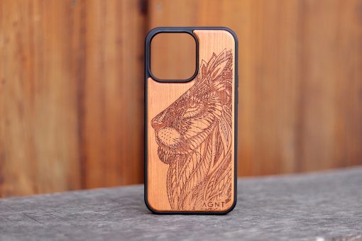 Wooden Phone Cover Lion Engraved iPhone 14 Pro Max