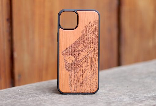 Wooden Phone Cover Lion Engraved iPhone 15 Plus