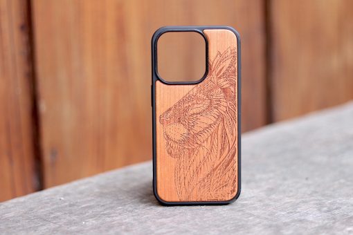 Wooden Phone Cover Lion Engraved iPhone 15 Pro