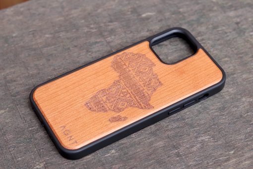 Wooden Phone Cover African Map iPhone 12 / 12 Pro Side