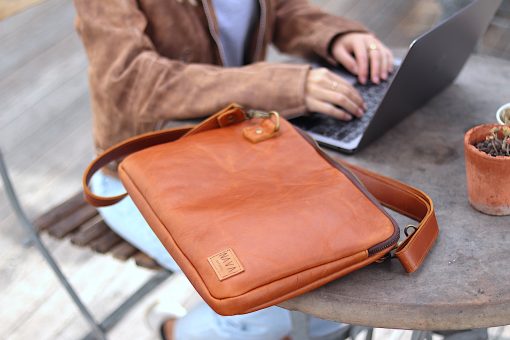 nava-apparel-laptop-bag-leather-tan