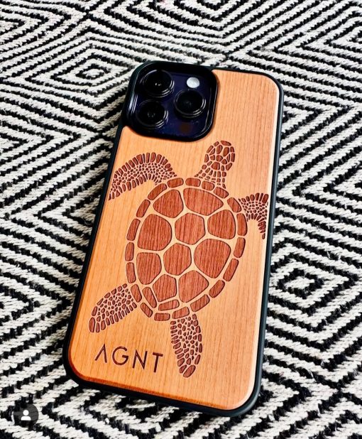 agnt-phone-cover-wood-turtle