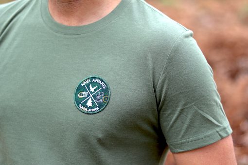 nava-apparel-mens-emblem-shweshwe-t-shirt-green