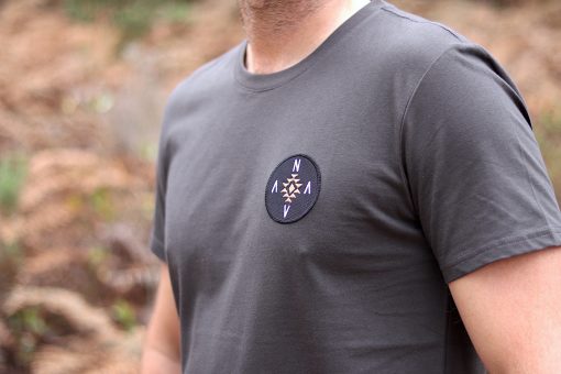 nava-apparel-mens-tribal-badge-t-shirt-charcoal-100-cotton