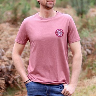 nava-apparel-mens-emblem-shweshwe-t-shirt-mauve