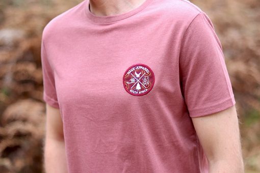 nava-apparel-mens-emblem-shweshwe-t-shirt-mauve