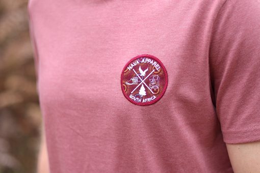nava-apparel-mens-emblem-shweshwe-t-shirt-mauve