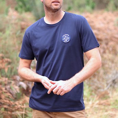 nava-apparel-mens-emblem-shweshwe-t-shirt-navy-100-cotton