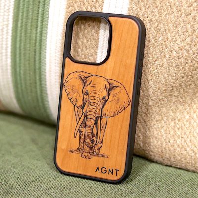 agnt-phone-cover-wood-elephant-iphone