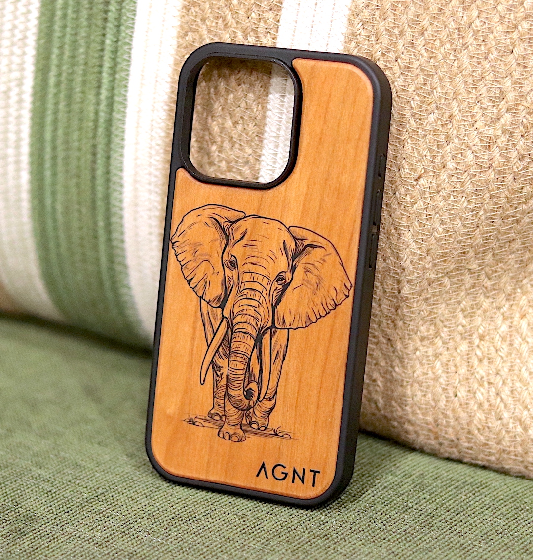 agnt-phone-cover-wood-elephant-iphone