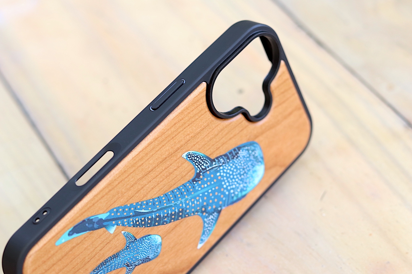 agnt-phone-cover-wood-whale-shark-iphone